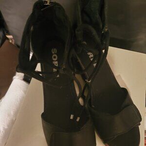 SOREL BLACK LEATHER WEDGE HEELS (SIZE 10)